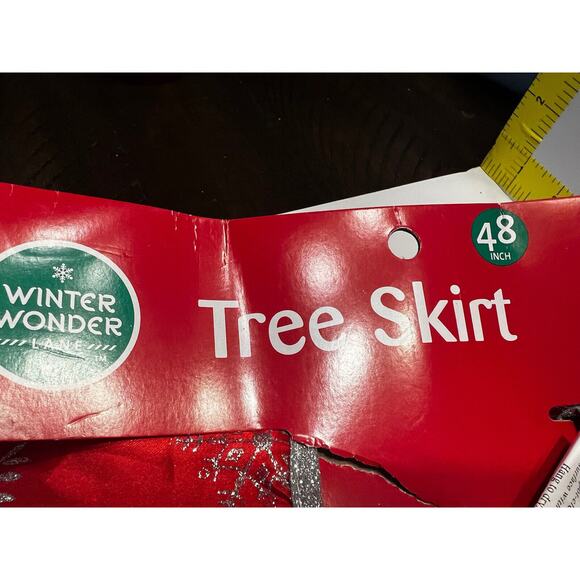 Tree Skirt Christmas Red & Silver Snowflakes 48" TREE SKIRT New! - Picture 5 of 13